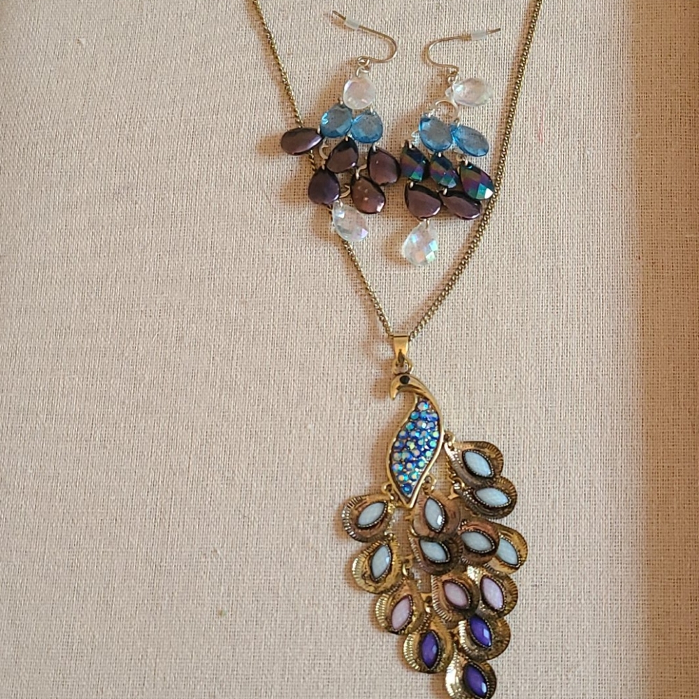 Peacock gorgeous dangle earrings and long necklace